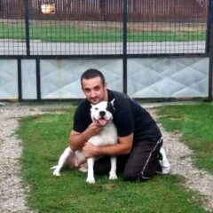 Lazar uslužno šeta i usrećuje pse