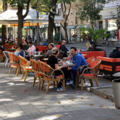 Uživanje u zlatnoj jeseni uz kafu od 50 dinara