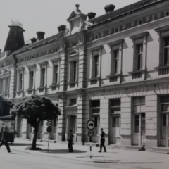 ШТА СМО СВЕ СРУШИЛИ ДА БИСМО ЗИДАЛИ – НЕКАДА ЗГРАДА ОПШТИНЕ А ДАНАС ТРЖНИ ЦЕНТАР