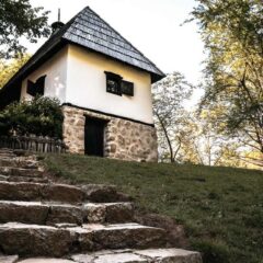 ВУКОВИМ СТАЗАМА КОРАЧАЈУ ТУРИСТИ ИЗ ЧИТАВОГ СВЕТА