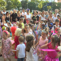 БРАВО ЗА ТРКАЛИШТЕ! КРЕАТИВНИ СТАНАРИ ЗА СВОЈЕ МАЛИШАНЕ ОСМИСЛИЛИ ЗАБАВУ ЛЕТА