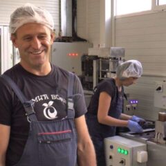 НАПРАВИО СПЕЦИЈАЛИТЕТ ОД СУВИХ ШЉИВА, КОЈИ СЕ ПОЈЕДЕ ОД ПРОДАВНИЦЕ ДО КУЋЕ