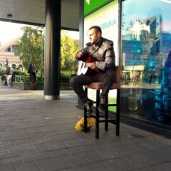 ЗА ШКОЛАРИНУ НА ЖЕЉЕНОМ ФАКУЛТЕТУ ЗАРАЂУЈЕ УВЕСЕЉАВАЈУЋИ ПРОЛАЗНИКЕ