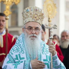 ЕПИСКОП МИЛУТИН ОПОРАВЉА СЕ У КБЦ „ДР ДРАГИША МИШОВИЋ“(ВИДЕО)