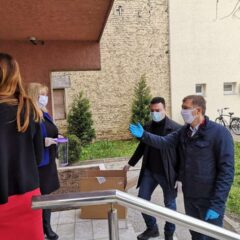 ГРАД ШАБАЦ НАСТАВЉА ПОДЕЛУ МАСКИ И ВИЗИРА