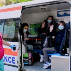 ИСПРАЋЕНИ ПРВИ МЕДИЦИНСКИ РАДНИЦИ ИЗЛЕЧЕНИ ОД КОВИДА (ВИДЕО)