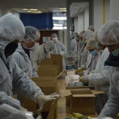 ПОЧЕЛА ИСПОРУКА ПАКЕТА НАЈУГРОЖЕНИЈИМ ЛОЗНИЧАНИМА