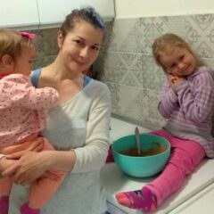 ДАМЕ У КУХИЊИ РАДО ПРОВОДЕ ПОЛИЦИЈСКИ ЧАС