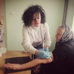 БИЉА ЈЕ ПАЦИЈЕНТИМА„СИРОТИЊСКА МАЈКА“ А ОНИ ЊЕНИ ГОЛУБОВИ, ГОЛУБИЦЕ, ДУШЕ И СРЦА