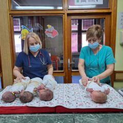 СА БОЖИЋЕМ У ШАБАЦ СТИГЛО 5 БЕБА, А ОД ПОЧЕТКА ГОДИНЕ 19!