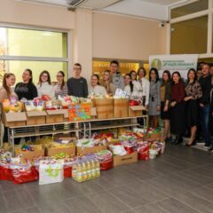 ХУМАНИ МЕДИЦИНАРИ ПРИКУПИЛИ 650 КИЛОГРАМА НАМИРНИЦА ЗА ПОМОЋ УГРОЖЕНИМА