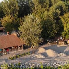 КАД УМЕТНИЦИ ‘АЈДУКУЈУ НА ДРИНИ (ВИДЕО)