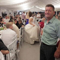 НА РАЖЊУ ОКРЕНУО СТОТИНУ ВОЛОВА, А САДА ДОЧЕКАО ДА ПЕЧЕ ЗА ВЕСЕЉЕ У СВОМ ДОМУ (ВИДЕО)