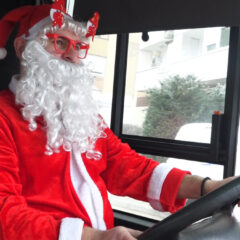 ВЕЉИНА ЖИВОТНА ПРИЧА ТЕРА СУЗЕ НА ОЧИ, А ОН СВАКОМ ИЗМАМИ ОСМЕХ НА ЛИЦУ (ВИДЕО)